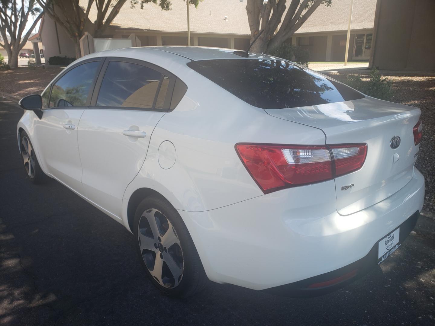 2013 Kia Rio ex (KNADN4A33D6) with an 1.6L L4 DOHC 16V engine, 6-Speed Automatic transmission, located at 323 E Dunlap Ave., Phoenix, AZ, 85020, (602) 331-9000, 33.567677, -112.069000 - 2013 Kia Rio EX,......A Must See!!... No accidents,.... Ice cold AC. The car is gorgeous inside and out. Power windows, Power door locks, Stereo/ CD Player, Phone sync, Bluetooth, Backup camera, Satellite compatible, navigation, Beautiful Black interior with Black leather seats in near perfect condi - Photo#5